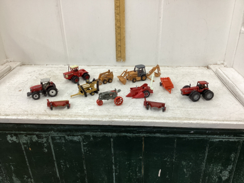 ASSORTMENT OF DIE CAST TRACTORS & IMPLEMENTS