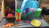 BOX OF CHILDREN&rsquo;S OUTDOOR TOYS