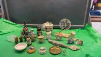 FLAT W/ MISC COLLECTIBLE ITEMS - MARBLE ITEMS, SMALL TOBY JUGS, SUN CATCHERS, PAPER WEIGHTS ETC
