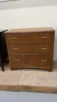 VINTAGE 3-DRAWER DRESSER
