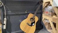 YAMAHA ACOUSTIC GUITAR