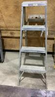 ALUMINUM LADDER