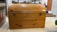 WOOD DOME TICKLE TRUNK W/ REMOVEABLE TRAY