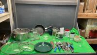 MISC KITCHEN ITEMS - CUTLERY, STAINLESS POT W/ LID, SMALL FRYPAN, MUGS, CUPS