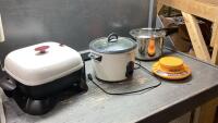 BOX W/ ELECTRIC FRYPAN, RICE COOKER, SCALE, PRESSURE COOKER(NO WEIGHT)