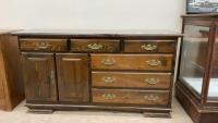 VINTAGE 6-DRAWER DRESSER W/ DOUBLE DOOR COMPARTMENT