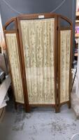 TRIFOLD PRIVACY SCREEN