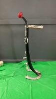 HORSESHOE & METAL HAMES STAND W/ LITTLE SHELF