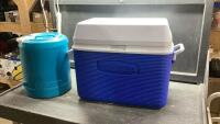 RUBBERMAID COOLER + WATER JUG