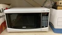 SMALL RCA MICROWAVE