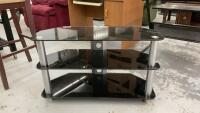 BLACK GLASS & CHROME ENTERTAINMEMT STAND