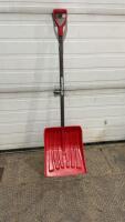 GARANT SNOW SHOVEL