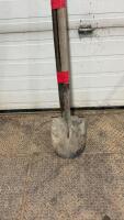 SPADE & METAL BAR