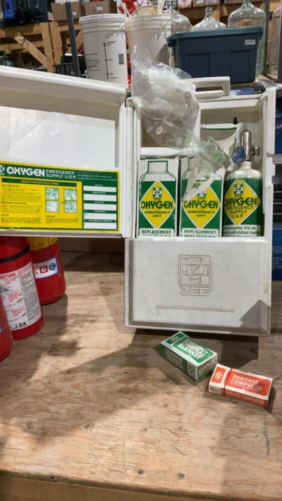 EMERGENCY OXYGEN SUPPLY KIT