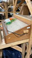 LIGHTED DESIGN TABLE FOR TRACING