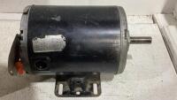 SINGLE VOLTAGE MOTOR IN CIL WOOD BOX