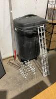SCEPTER PLASTIC ROLLING GARBAGE CAN, RAKE & METAL RACK
