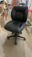 BLACK ROLLING OFFICE CHAIR