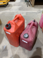 2. 25 L Jerry cans