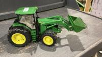 JOHN DEERE TRACTOR -PLASTIC