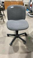 ROLLING OFFICE CHAIR