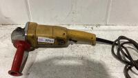DEWALT ANGLE GRINDER 5" (125MM)