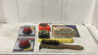 SHOP BOX OF MEASURING TAPES, VARIOUS BRUSSHES & MAGNETIC HOOKS