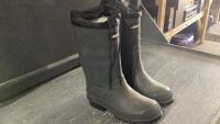 BAFFIN LINED RUBBER BOOT - SIZE 6