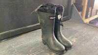 BAFFIN LINED RUBBER BOOT - SIZE 5
