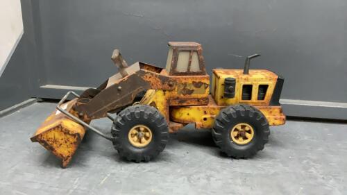 VERY RUSTY TONKA PAY LOADER