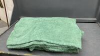 VINTAGE QUEEN SIZE CHENILLE BEDSPREAD