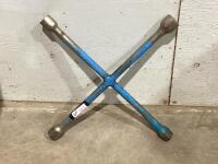FOUR WAY LUG NUT