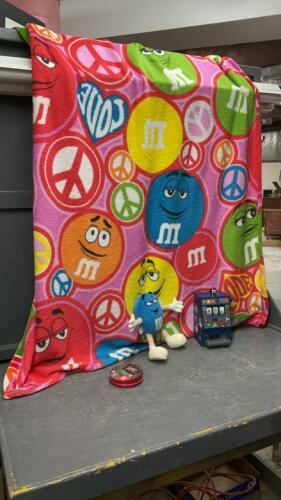 M&M COLLECTIBLES - SLOT MACHINE CANDY DISPENSER, STUFFIE, BLANKET,