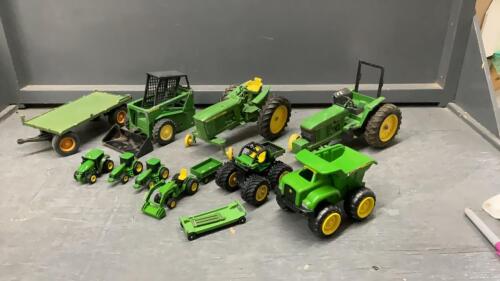 VARIETY OF JOHN DEERE TOYS