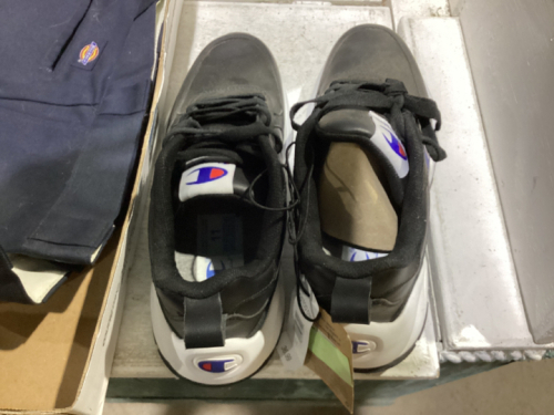 CHAMPION RUNNERS. SIZE 11