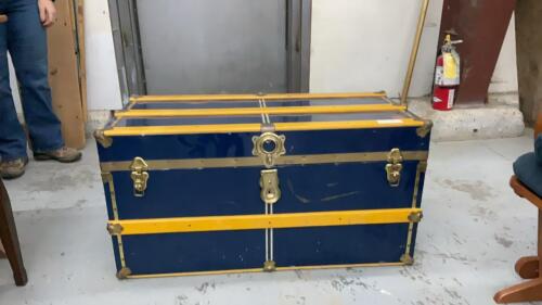 BLUE METAL TRUNK W/ TRAY