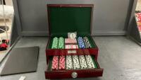 POKER SET IN NICE WOOD BOX