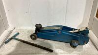 FLOOR JACK