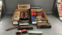(2) FLATS W/ TRAIN CARS & (3) LOCOMOTIVES