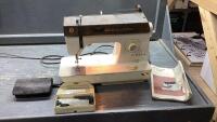 SINGER CONTEMPRA 930 SEWING MACHINE WITH ACCESSORIES