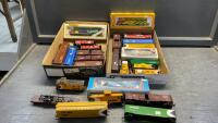 (2) FLATS W/ VINTAGE TRAIN CARS & (2) ENGINES - BACHMANN & COX
