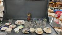VINTAGE GLASSWARE & COLLECTIBLE PLATES