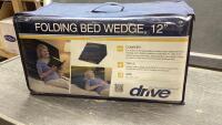 FOLDING BED WEDGE 12&rdquo;