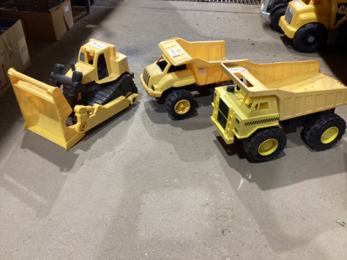 3-TOYS. DUMP TRUCK,BULL DOZER