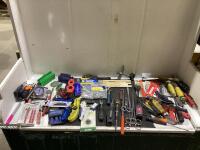 SHOP BOX W/ DRILL BITS, SCREWDRIVERRS, JIGSAW BLADES, FLOORING KNIFE & MISC