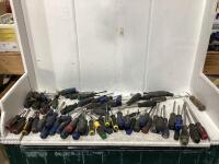 BUCKET OF ASSORTED SCREWDRIVERS