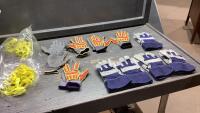 GLOVES - (5)PAIR ORMADUS GLOVES + (5)PAIRS LEATHER AND GLOVE CLIPS