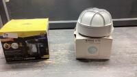(2) OUTDOOR LIGHT FIXTURES
