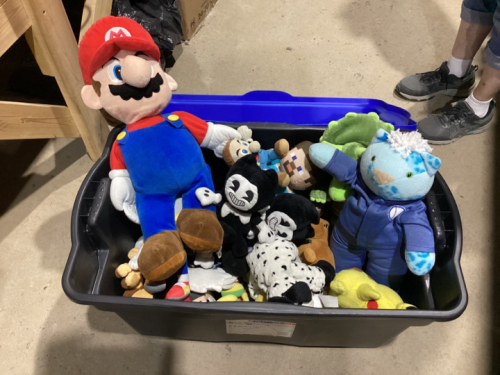 BIG TOTE OF STUFFY TOYS