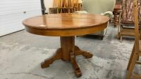 ROUND PEDESTAL OAK TABLE W/ (2) LEAVES